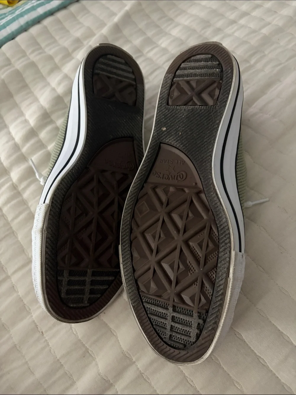 Converse lacing top